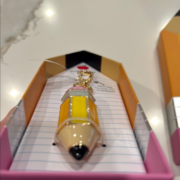 🖍️ True to Form Crayon Handbag Charm – A Must-Have for Teachers! - Picture 4 of 5